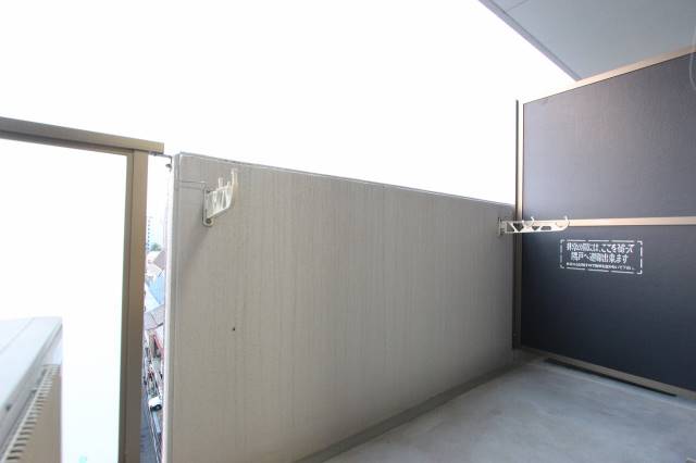 バルコニー　バルコニーの奥行きがあって使いやすいですよ