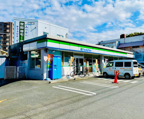 コンビニ　ファミリーマート 世田谷粕谷一丁目店（コンビニ）まで642m