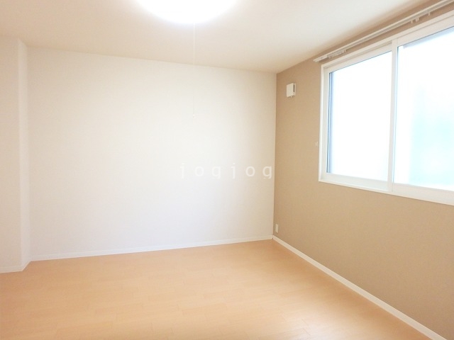 その他部屋・スペース　洋室（奥側）アクセントクロス有り