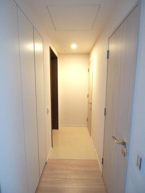 玄関　※写真は同タイプ住戸です。