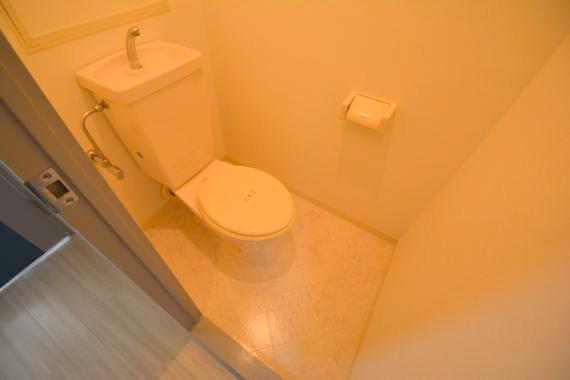 トイレ　清潔感のあるトイレは、誰もがリラックスできる空間です。