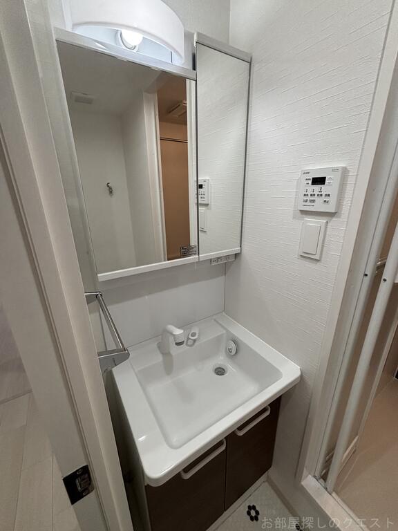 洗面設備　（写真は同タイプ）