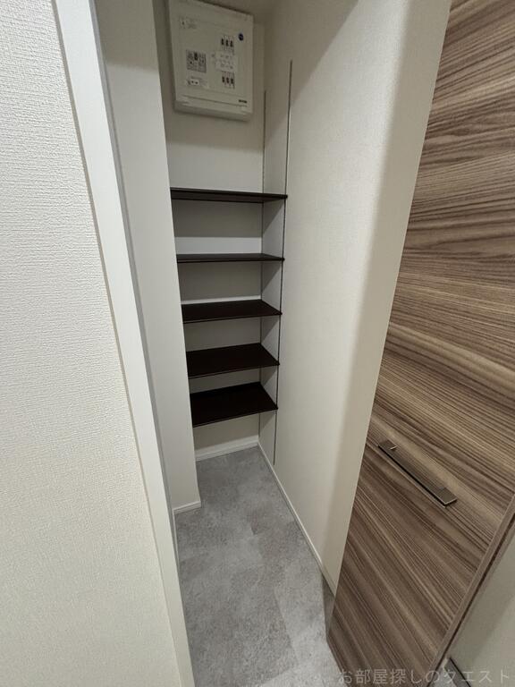 玄関　（写真は同タイプ）