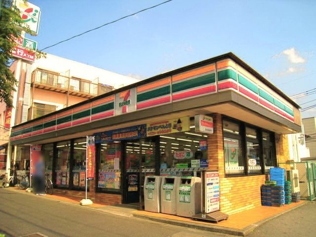コンビニ　セブンイレブン（コンビニ）まで245m