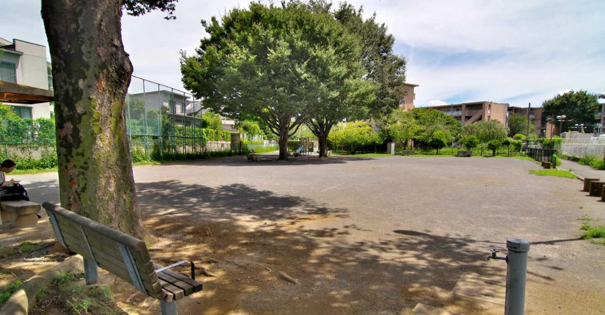 公園　八幡山はらっぱ広場（公園）まで1579m