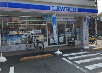 コンビニ　ローソン 茅ヶ崎雄三通店（コンビニ）まで824m