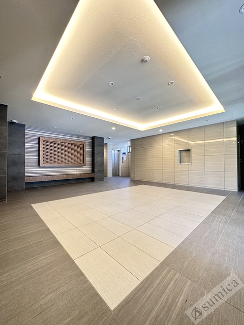 ロビー　明るいエントランスであなたのお帰りをお待ちします＾＾