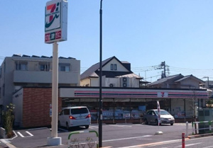 コンビニ　セブンイレブン世田谷上北沢1丁目店（コンビニ）まで569m