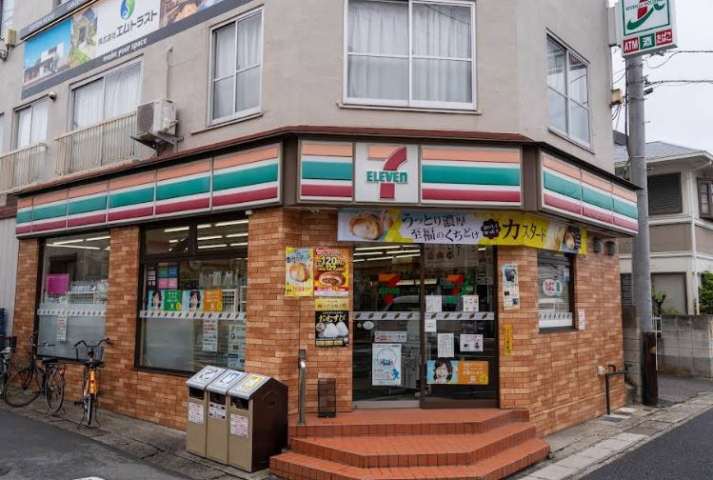 コンビニ　セブン－イレブン京成津田沼駅前店（コンビニ）まで933m