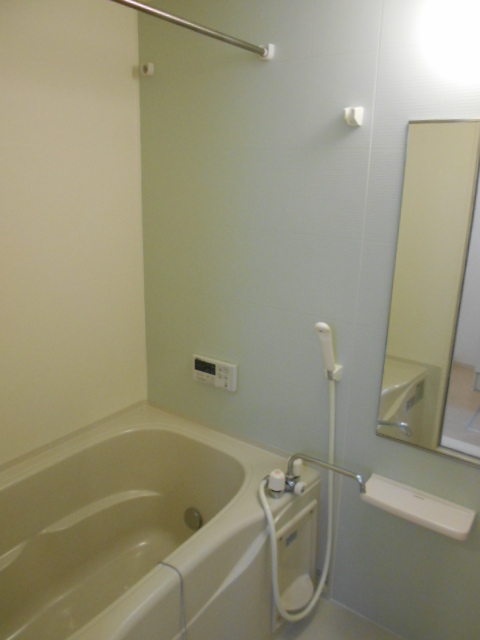 バス・シャワールーム　追焚機能付浴槽・浴室乾燥機完備