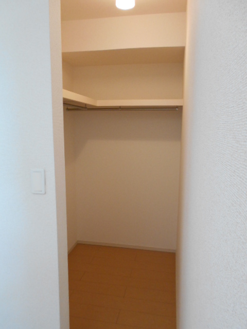 収納　北側寝室内収納（ウォークインクローゼット）完備