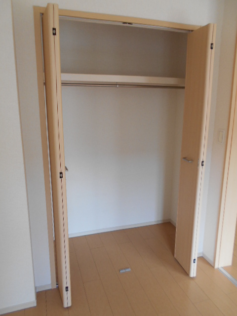 その他　南側寝室内収納（クローゼット・１間分）完備