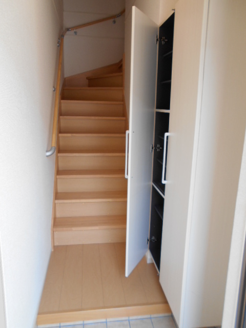 玄関　天井高シューズクローゼット完備