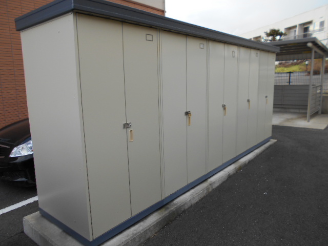 その他設備　各戸個別の屋外物置完備（冬用タイヤ等収納可能）