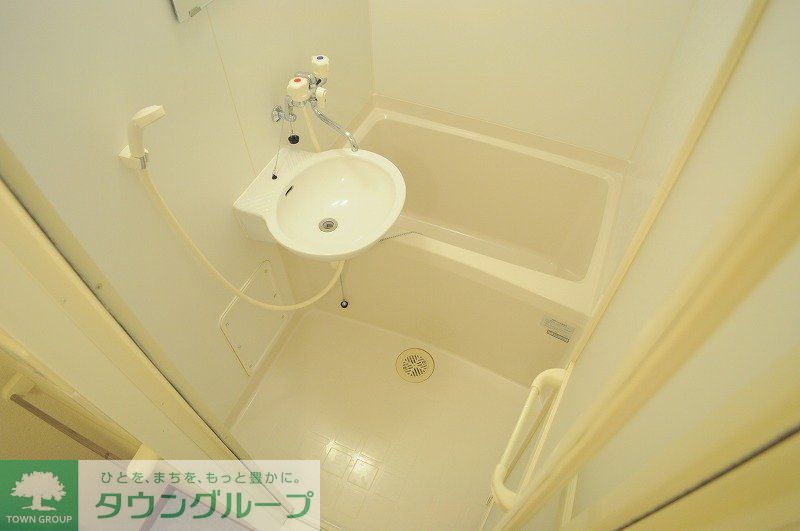 バス・シャワールーム　「同タイプの部屋の写真です」「現況優先」