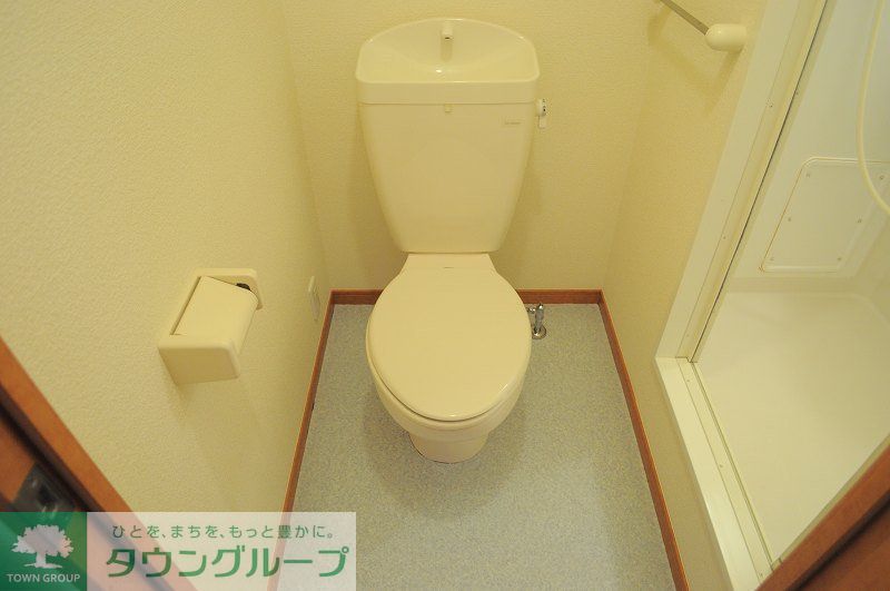 トイレ　「同タイプの部屋の写真です」「現況優先」