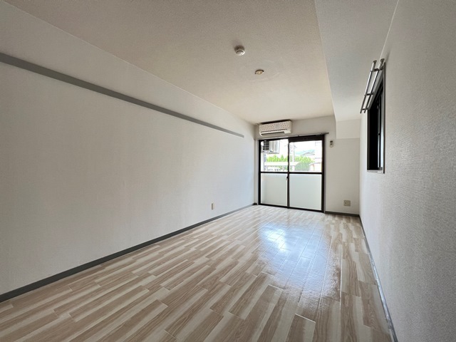 居室・リビング　※別号室のお写真です