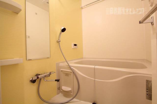 バス・シャワールーム　追い焚き・浴室乾燥機能付きです。