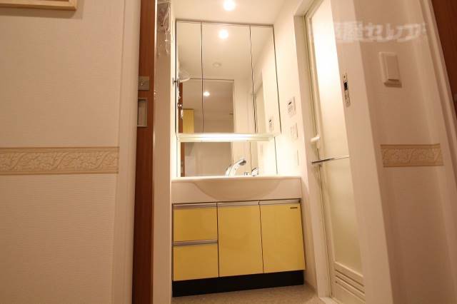 洗面設備　洗面脱衣スペースです。