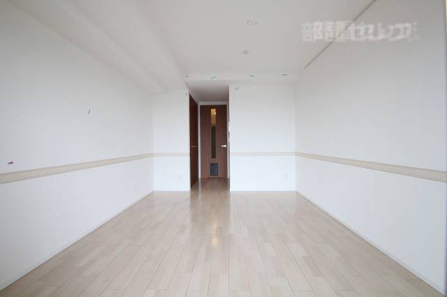 居室・リビング　床暖房付が設備として備わります。