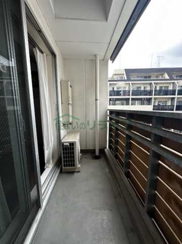 バルコニー　別階層の参考写真になります。