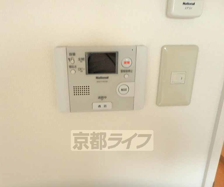 セキュリティ　鍵をかけたまま訪問者と会話ができます