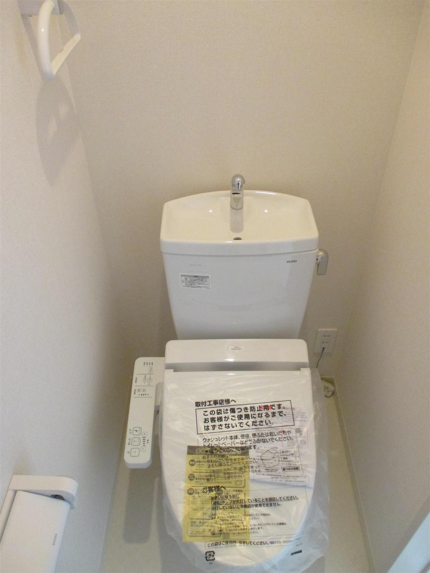 トイレ　別のお部屋の写真となりますので現況優先