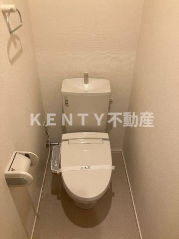 トイレ　落ち着いた色調のトイレです
