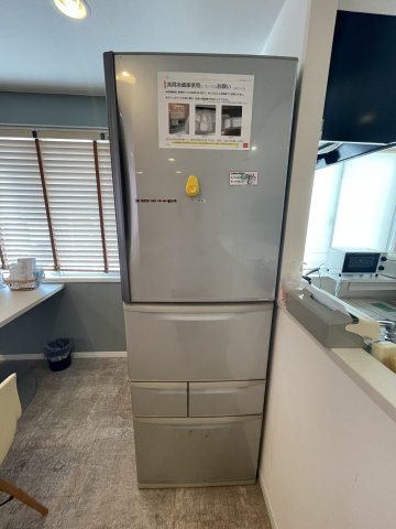 玄関　玄関はパスワード式の電子錠。オートロック式です。