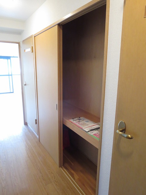 その他　廊下部分にも収納有り