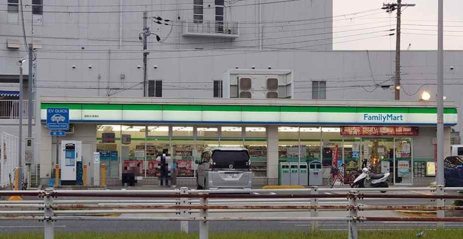 コンビニ　ファミリーマート（コンビニ）まで424m