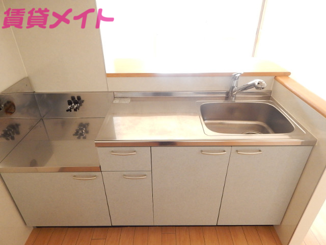 キッチン　同建物別部屋の写真です。