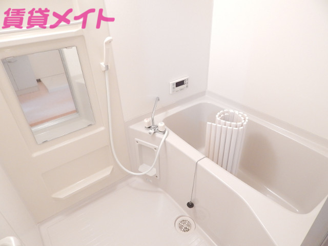 バス・シャワールーム　同建物別部屋の写真です。