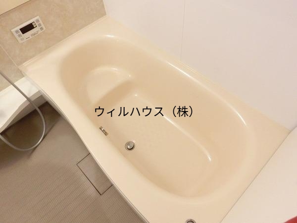 バス・シャワールーム　浴室乾燥機、追焚機能付の広々バスルーム！