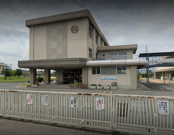 小学校　岡山市立西大寺南小学校（小学校）まで696m