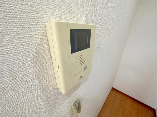 セキュリティ　TVモニターホンで来客が誰か確認してから開けて下さいね