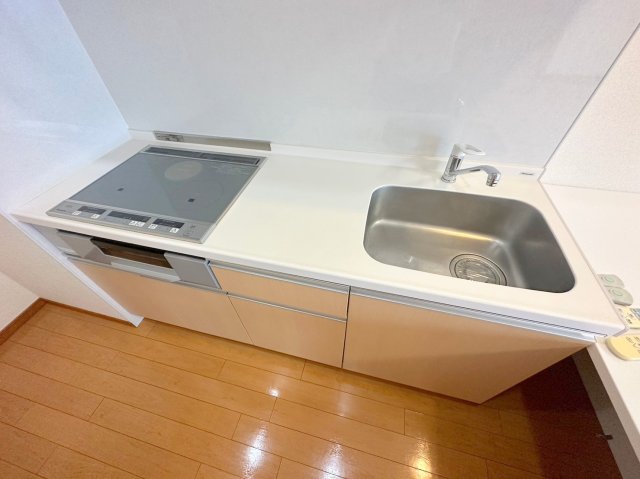 キッチン　作業のしやすい広めのキッチンです。