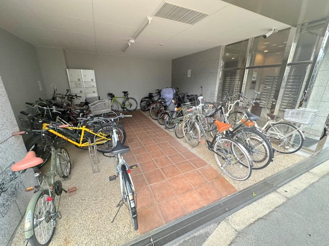 駐車場　敷地内には入居者専用の駐輪スペースもあります。