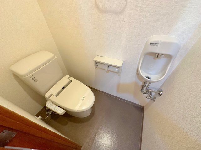 トイレ　綺麗なトイレにはウォシュレット標準装備です。