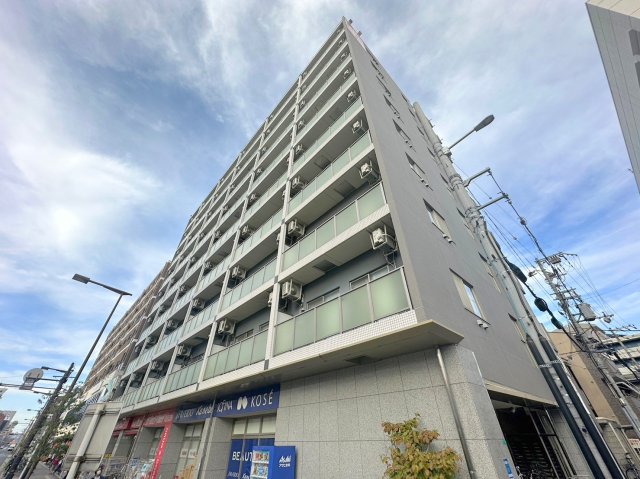 建物外観　存在感のある外観は落ちついた色合いで、堂々としていますね。