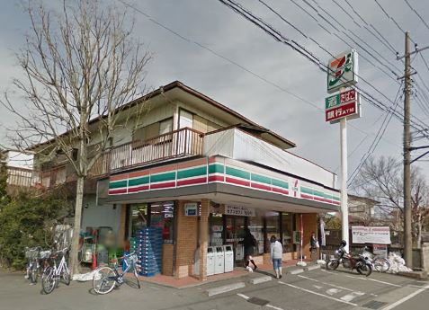 コンビニ　セブン－イレブン伊勢原峰岸店（コンビニ）まで370m