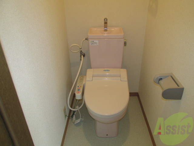 トイレ　ウォシュレットつきのきれいなトイレです