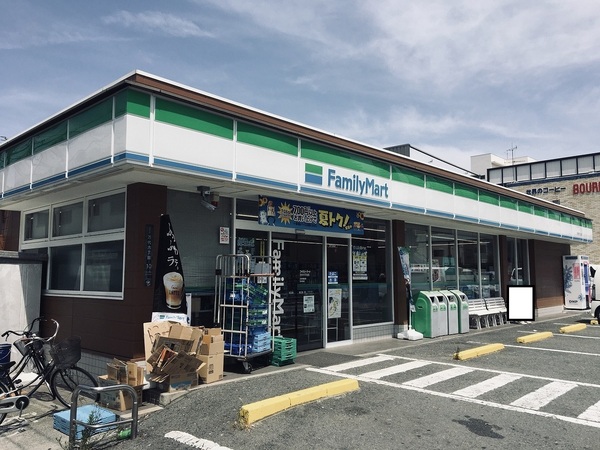 コンビニ　ファミリーマート（コンビニ）まで328m