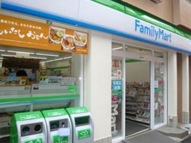 コンビニ　ファミリーマート高円寺パル商店街店（コンビニ）まで92m