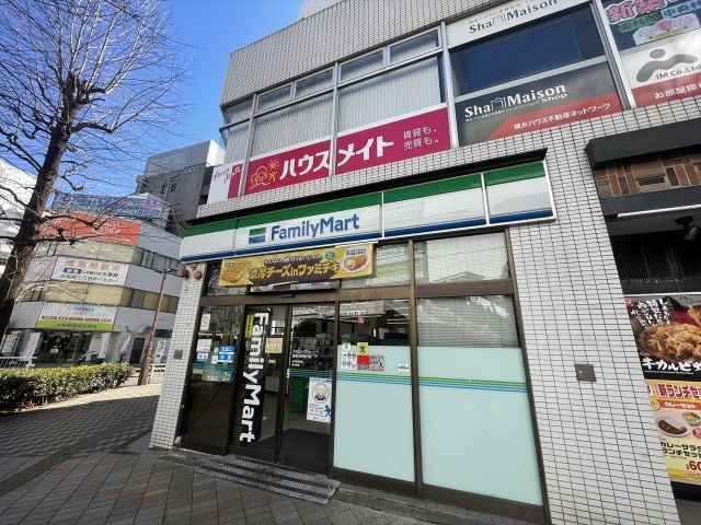 コンビニ　ファミリーマート相模大野南口店（コンビニ）まで382m
