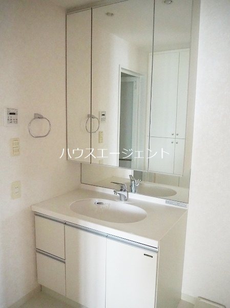 洗面設備　独立洗面台付きです。※参考画像