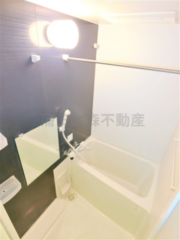バス・シャワールーム　浴室乾燥機付きのバスルーム　お風呂