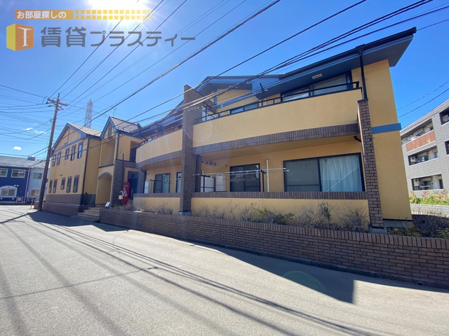 建物外観　元気の出るイエローな外観