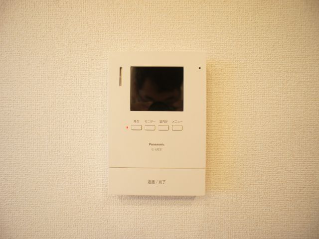 セキュリティ　訪問者の確認ができるTVドアホン付きです♪