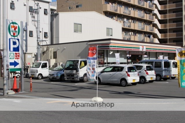 コンビニ　セブンイレブン（コンビニ）まで604m